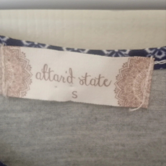 Altar'd State Boho Crochet Detail Style Top Beachy Floral Size Small - Picture 3 of 6